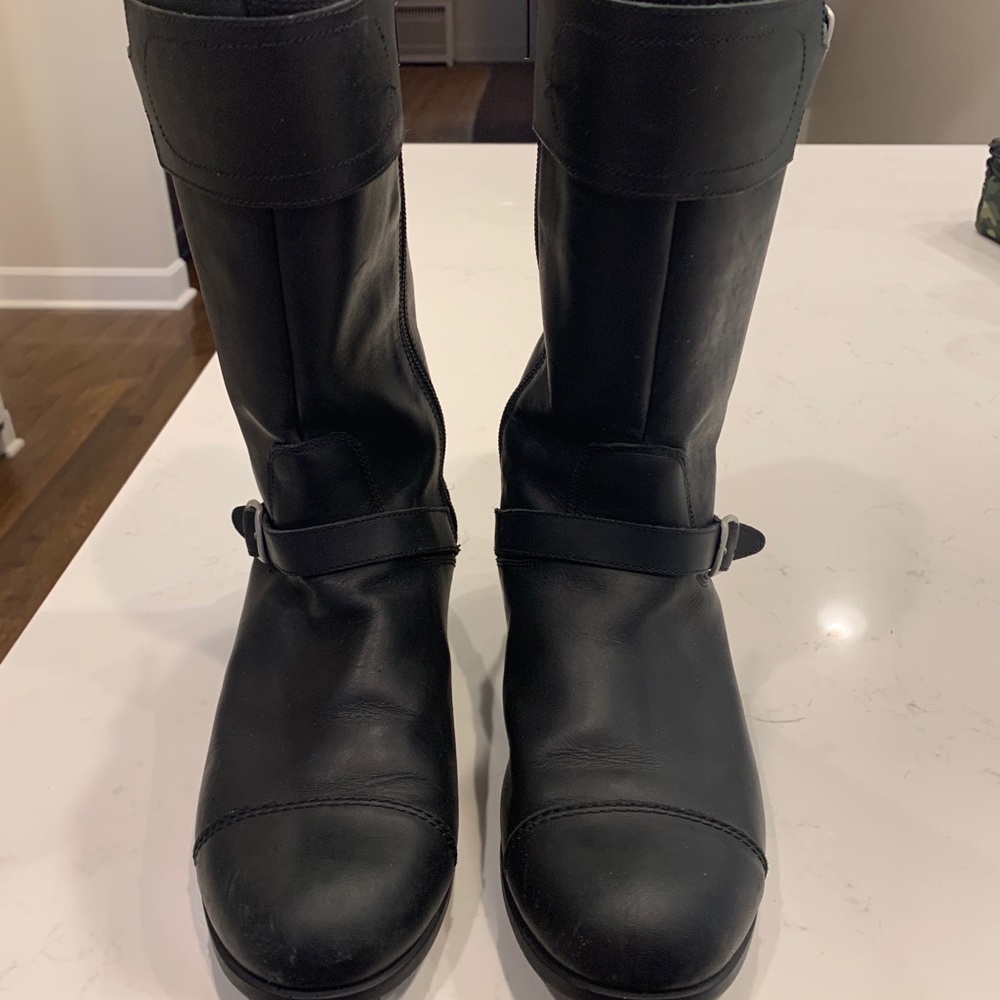 Ugg Leather Waterproof Boots - Size 9